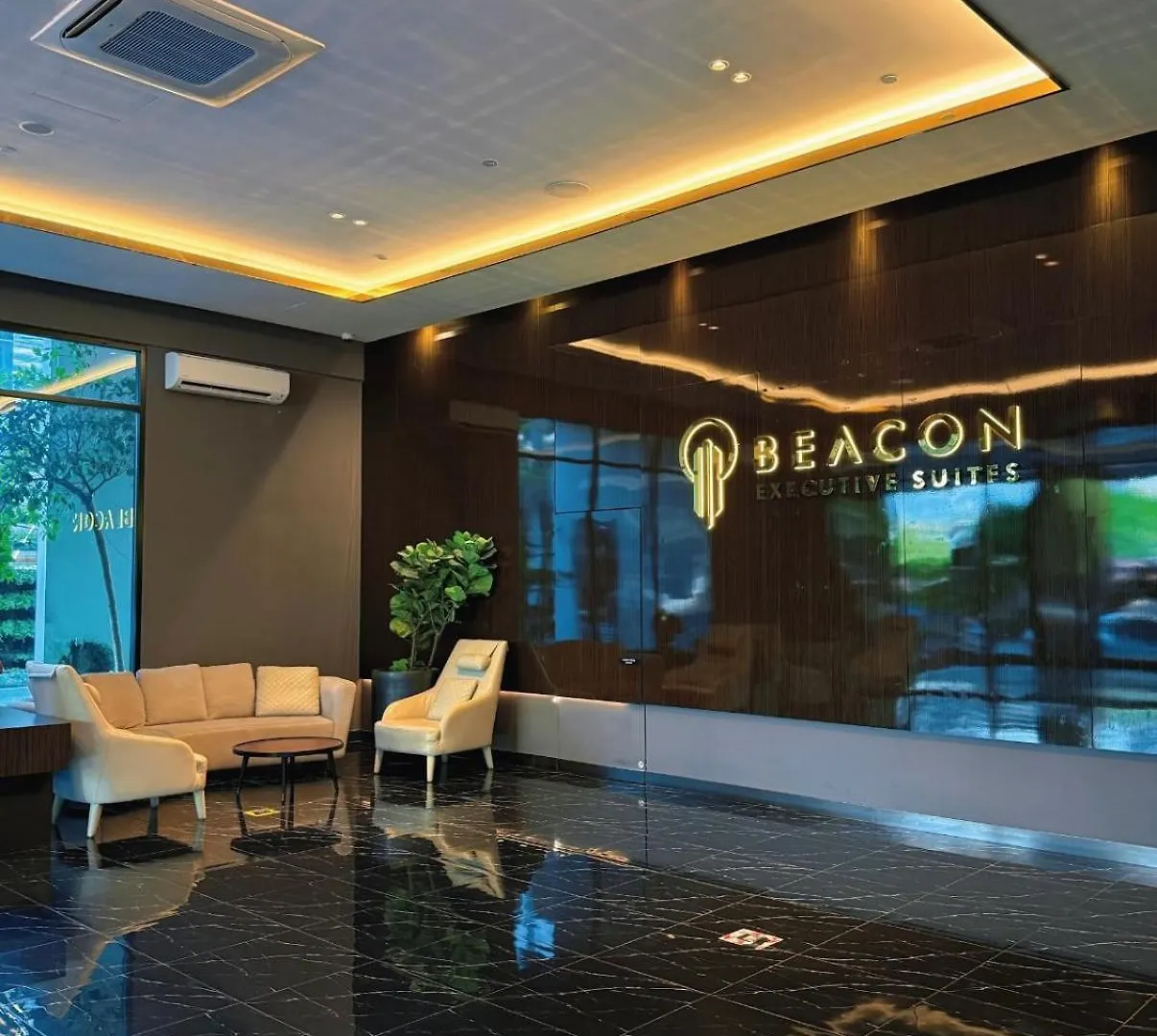 Beacon Executive Suite - City View - By Iz George Town